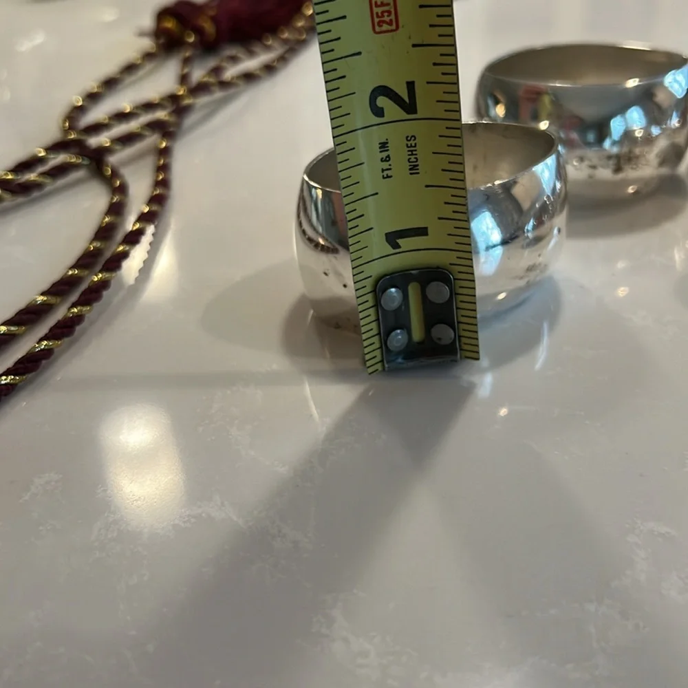 Williams Sonoma oval napkin rings with P monogram center front